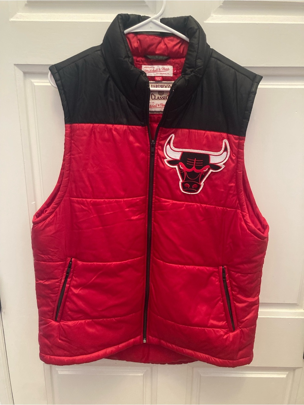 Mitchell & Ness Chicago Bulls Red and Black Puffer Vest